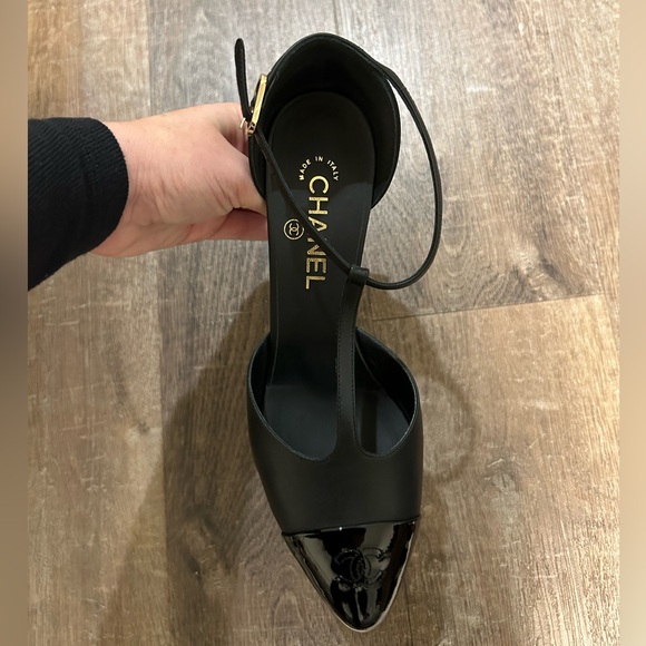 Chanel interlocking CC Logo T-strap pumps. Size 39.5 - Picture 6 of 9